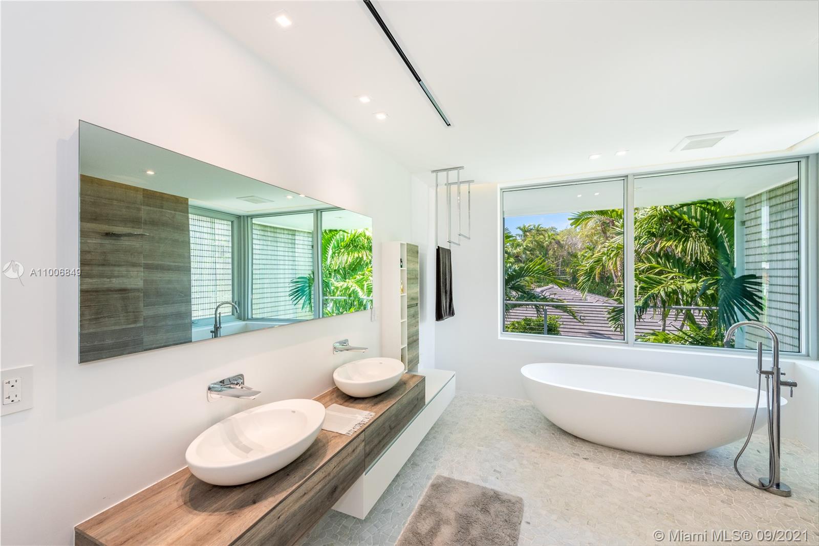 BAY HEIGHTS - Residential