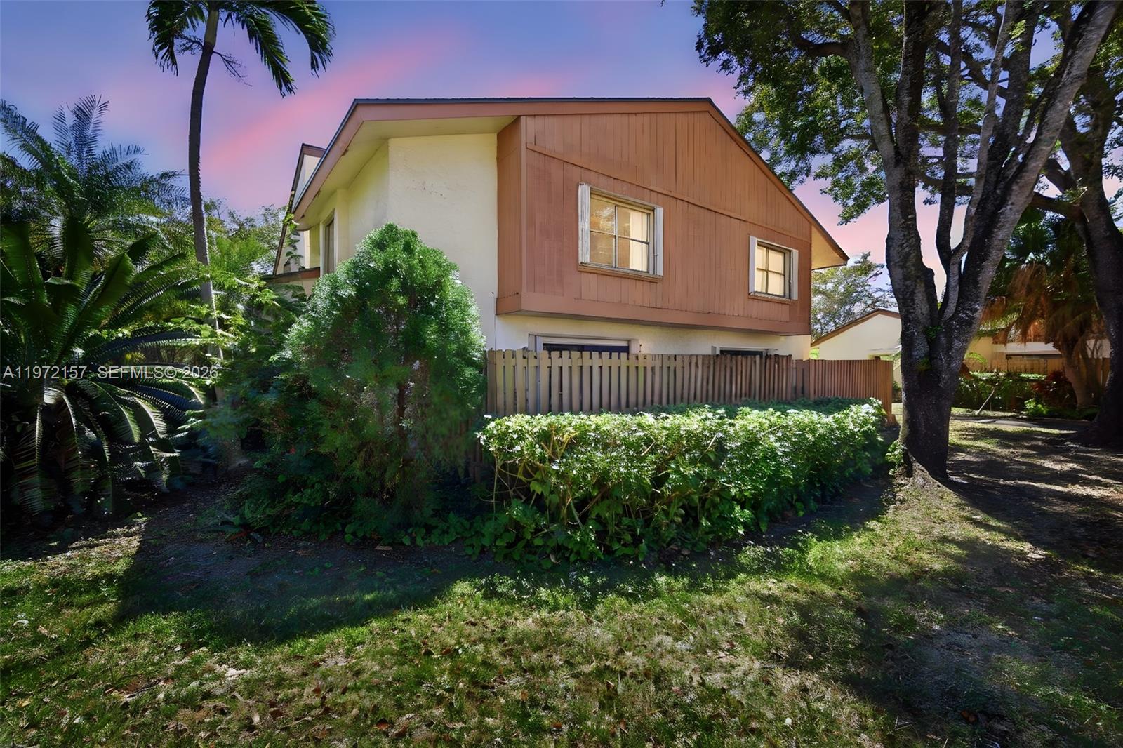 Welcome to this exceptional 3-bedroom, 2-bath home with a first-floor bedroom, located in the prestigious Sabal Chase community. Featuring 2 patios, ample closet space, and an in-unit washer and dryer. Prime location near the Turnpike, MDC Kendall Campus, shopping, and dining.
Enjoy resort-style amenities including a large and small pool, clubhouse, playground, 24-hour security patrol, basketball, tennis, pickleball, racquetball, biking paths, gym, billiard room, and professionally maintained landscaping—offering the perfect blend of comfort, convenience, and elevated living.