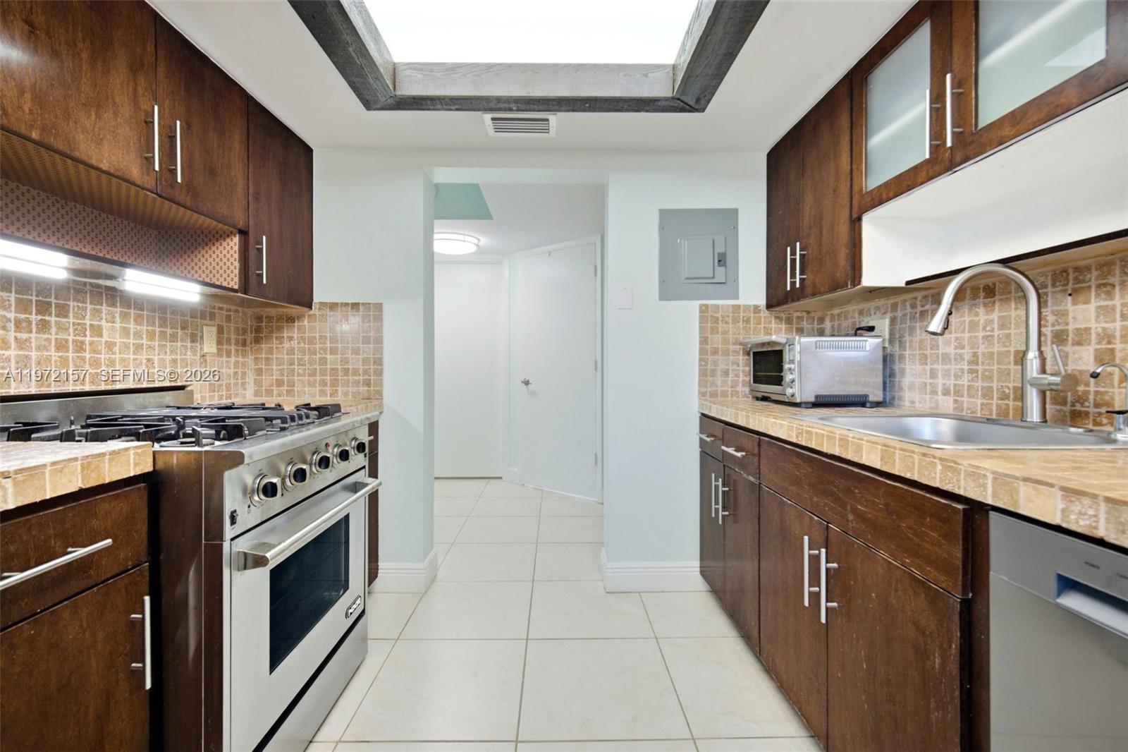 GREENGLADES CONDO 1 - Residential