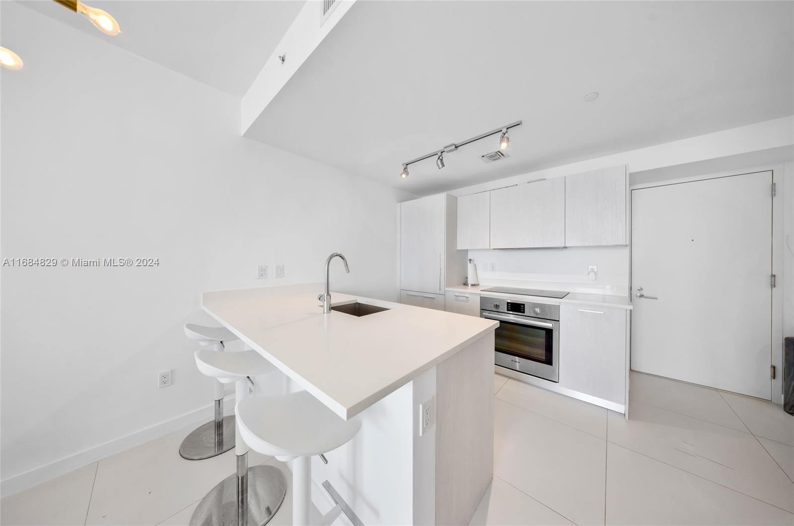 PARAISO BAYVIEWS CONDO - Residential Lease