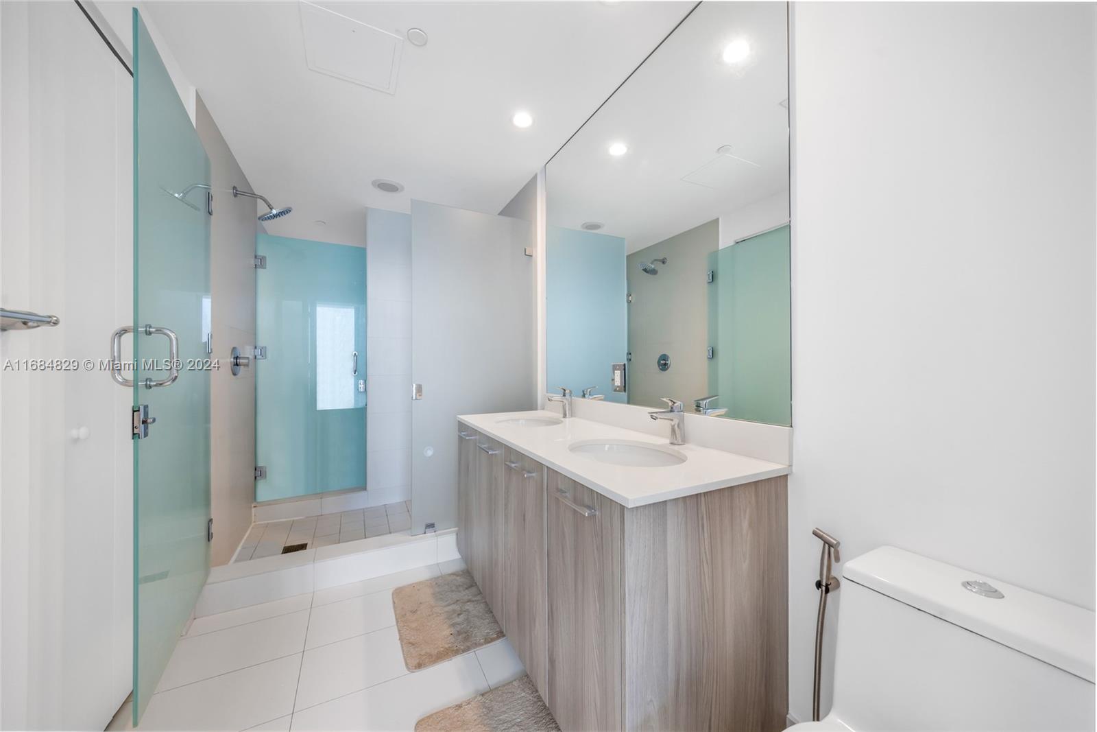 PARAISO BAYVIEWS CONDO - Residential Lease