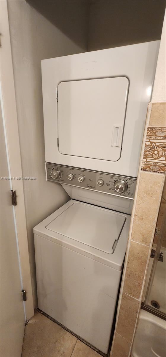 MEADOWS OF MIRAMAR PHASE - Residential Lease