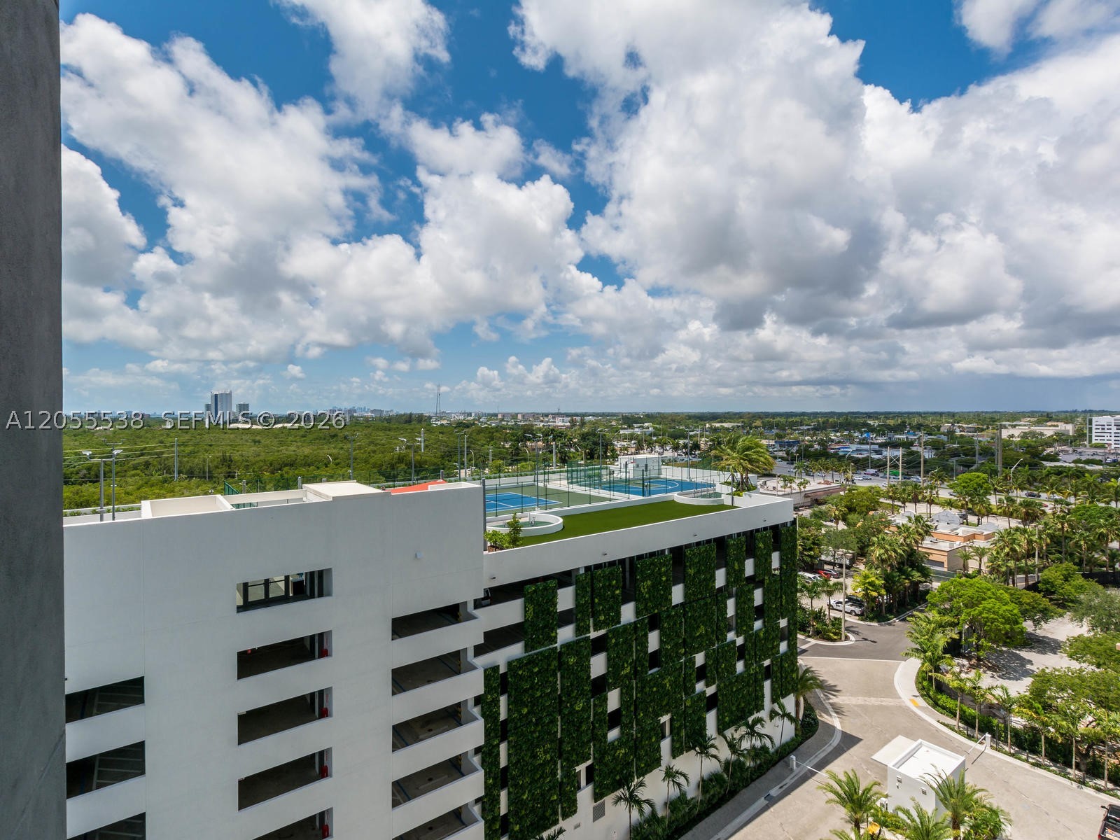 THE HARBOUR NORTH CONDO - Residential