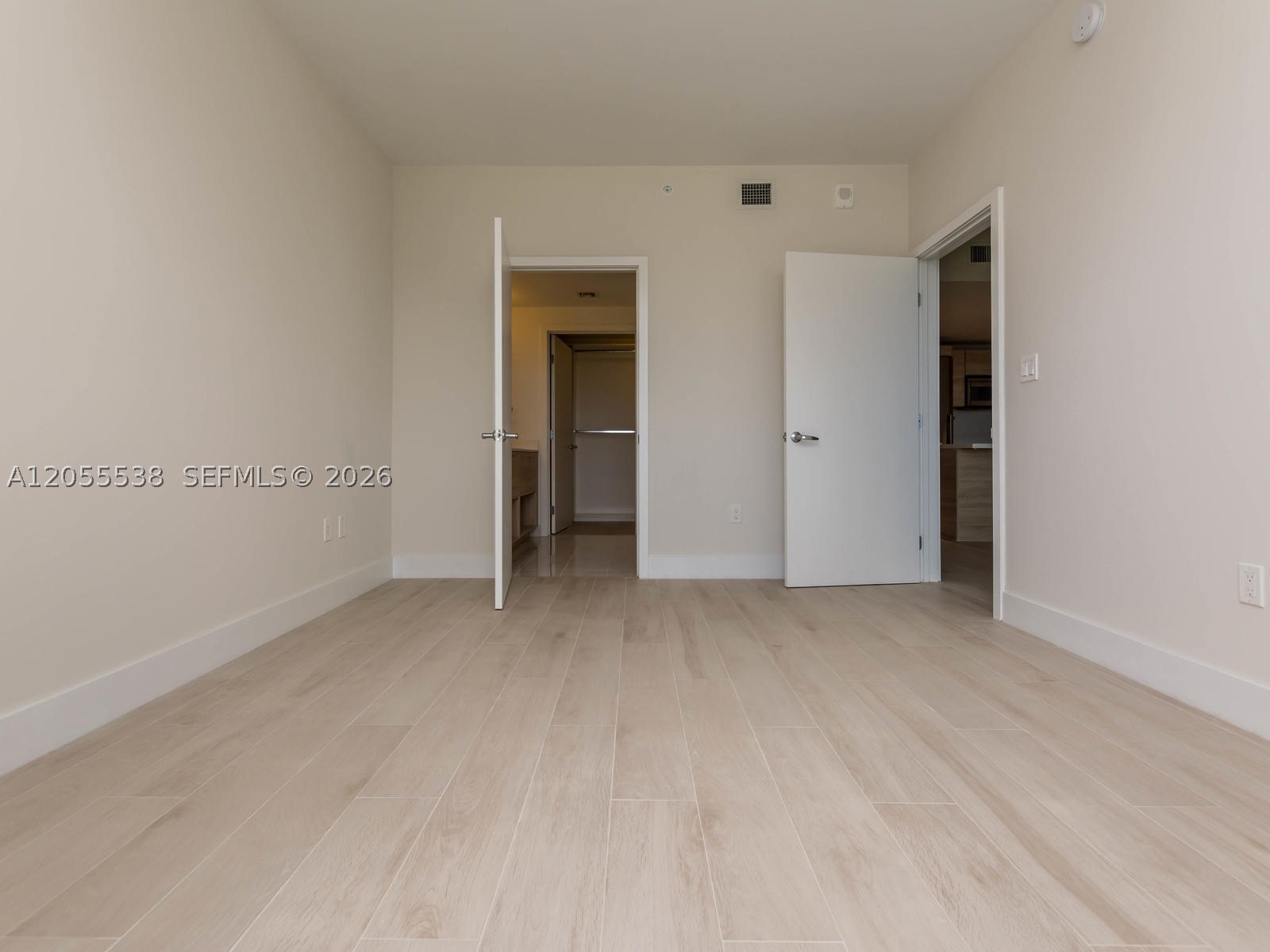 THE HARBOUR NORTH CONDO - Residential