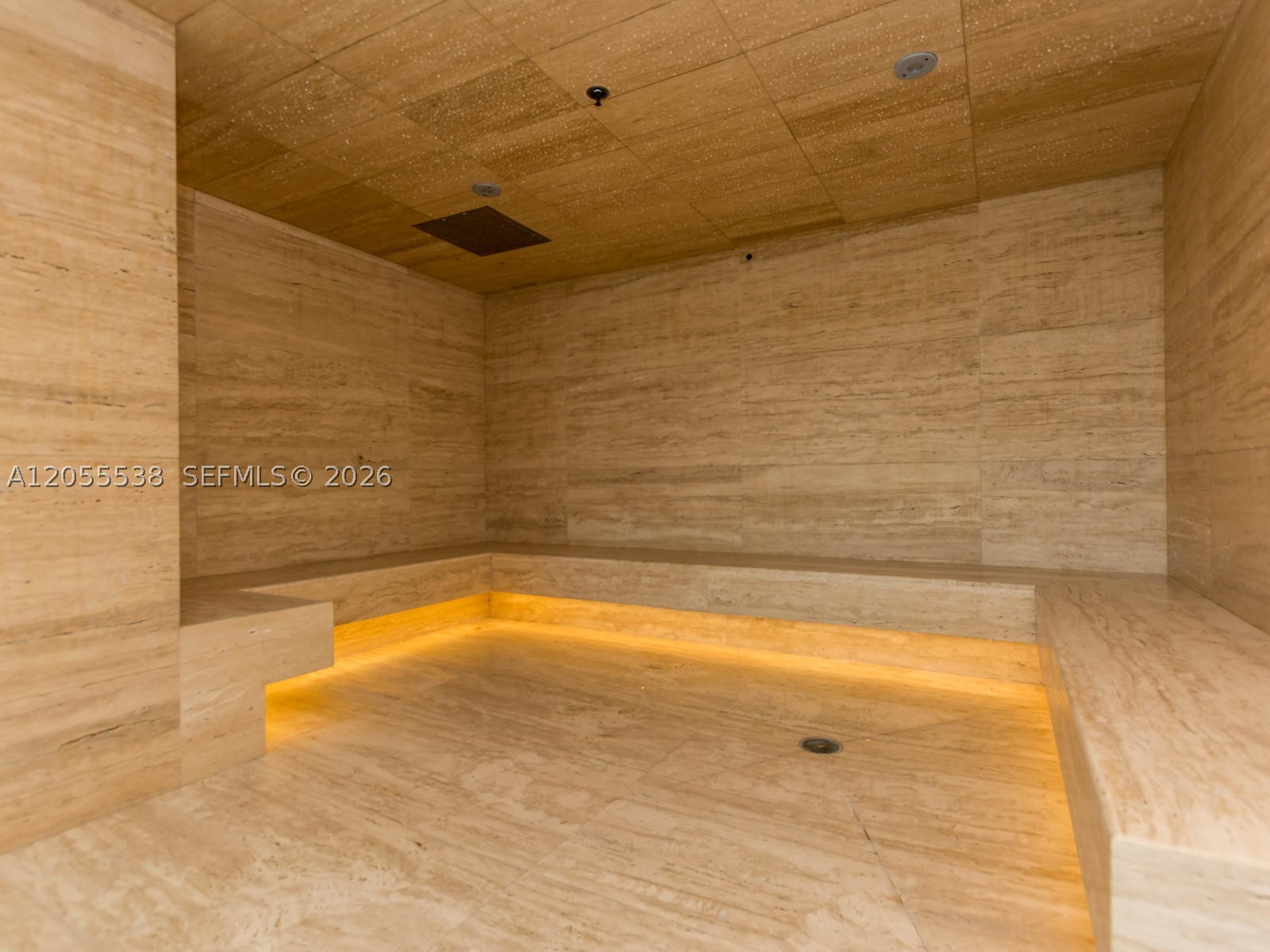 THE HARBOUR NORTH CONDO - Residential
