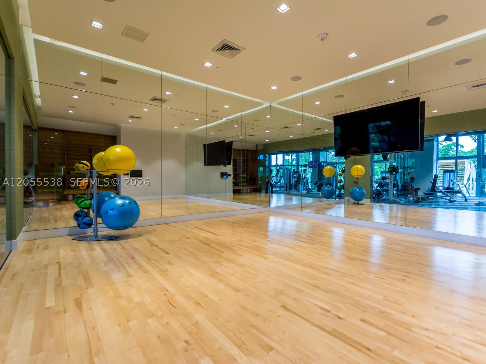 THE HARBOUR NORTH CONDO - Residential