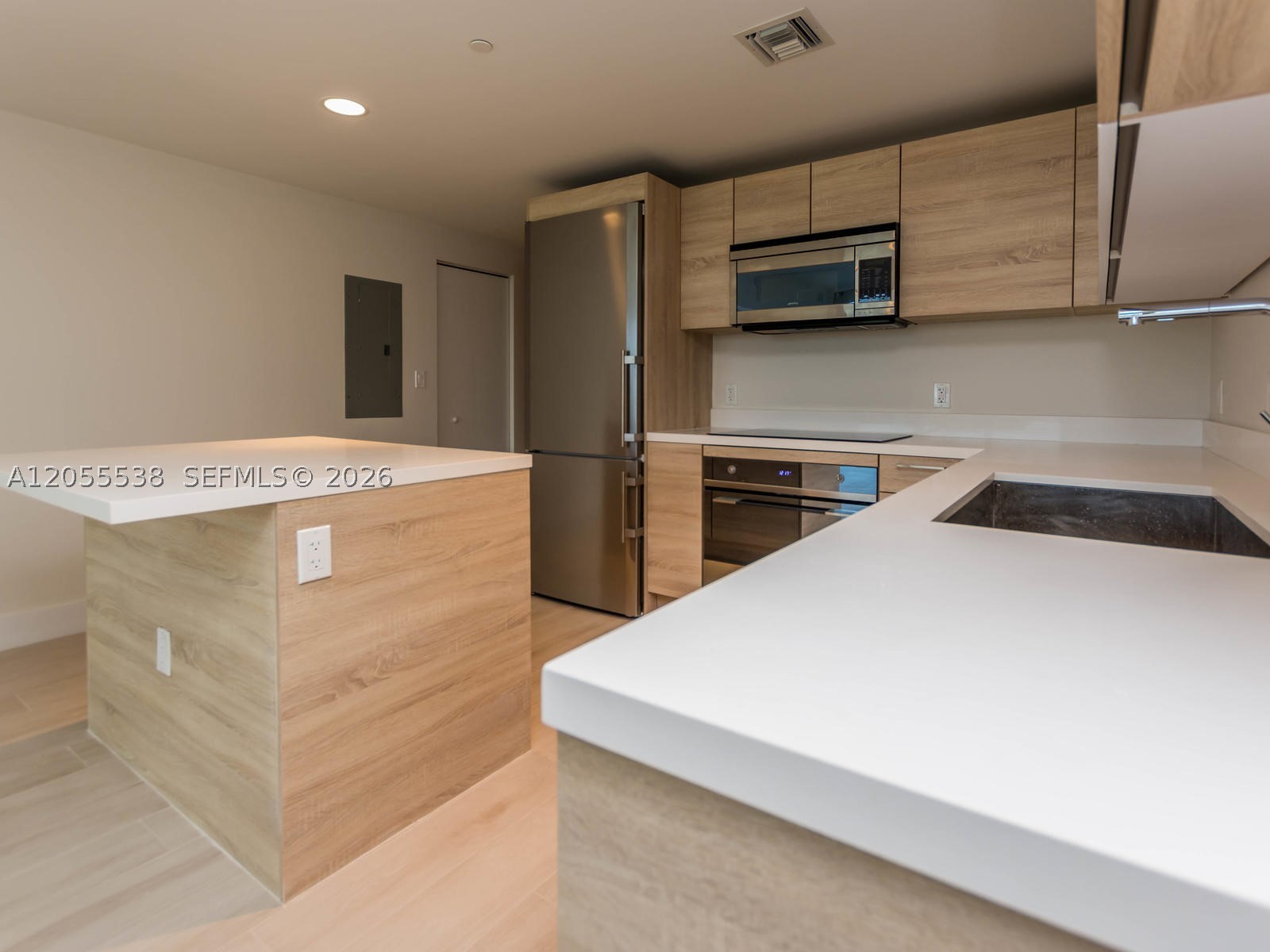 THE HARBOUR NORTH CONDO - Residential