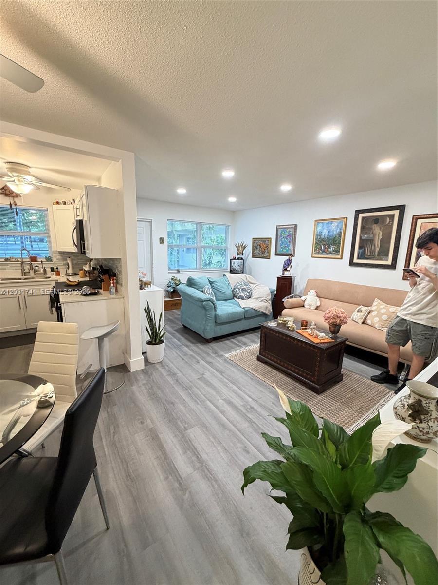 Astor condominium - Residential