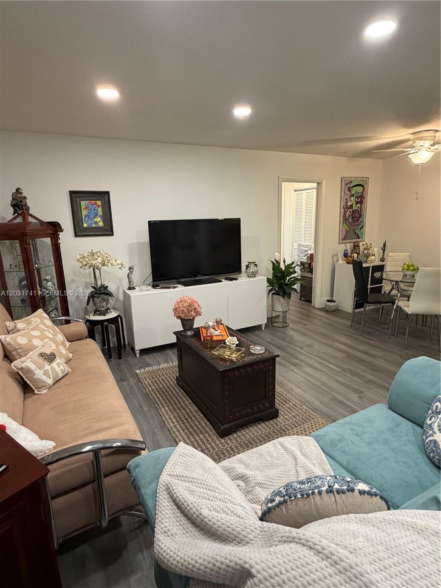 Astor condominium - Residential