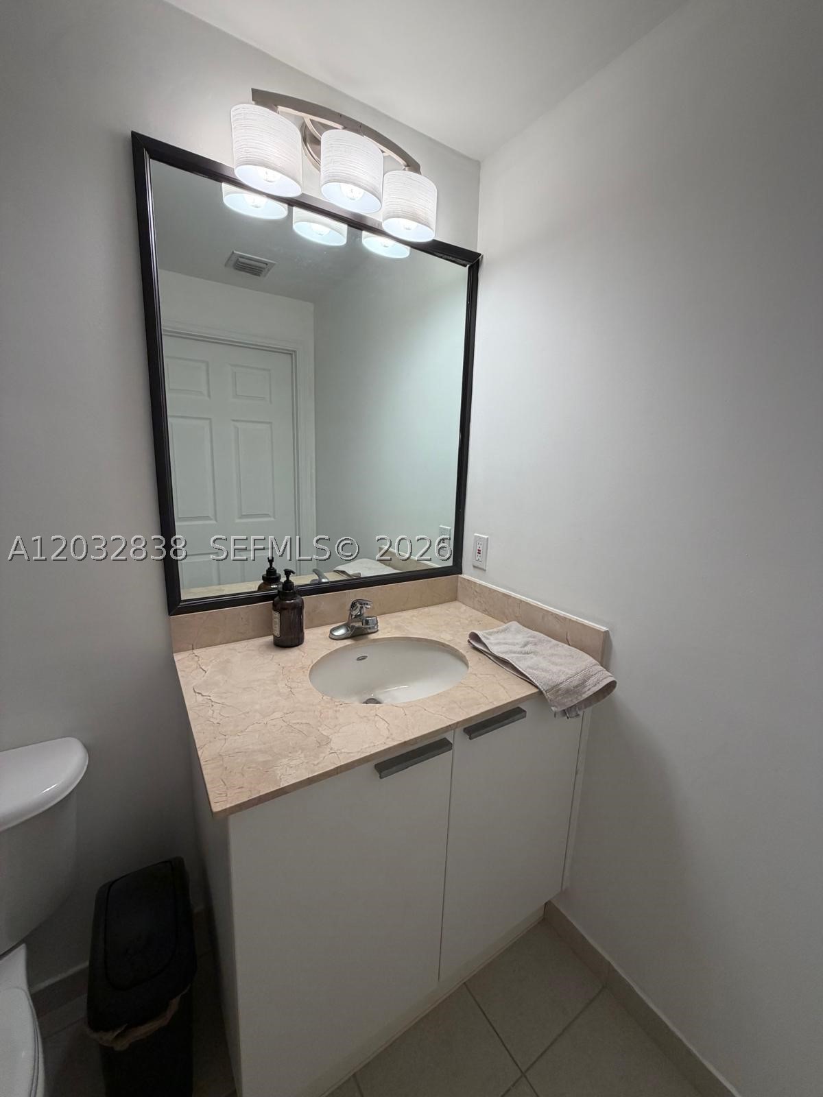 HOLLYWOOD STATION RES CON - Residential Lease