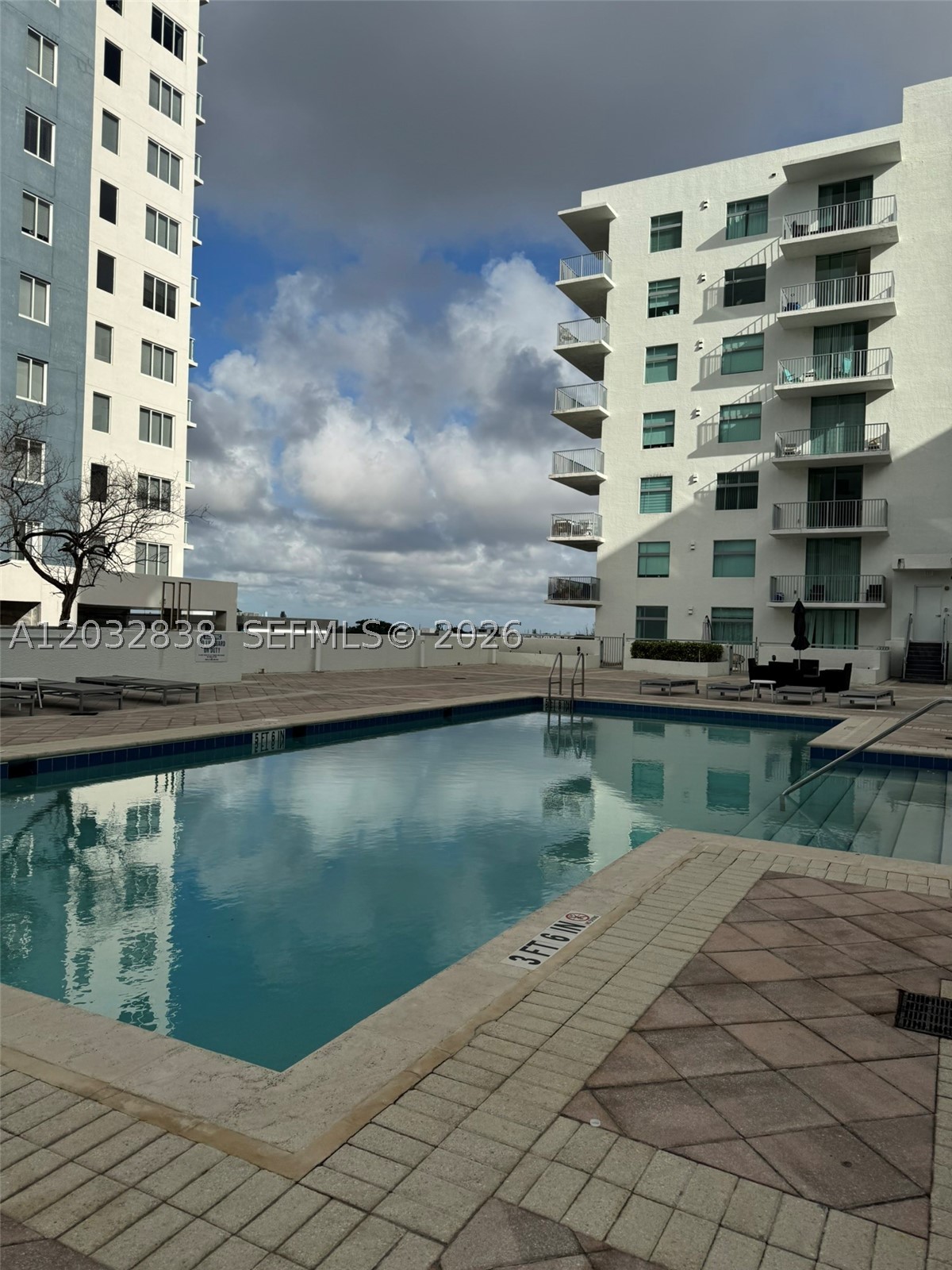 HOLLYWOOD STATION RES CON - Residential Lease