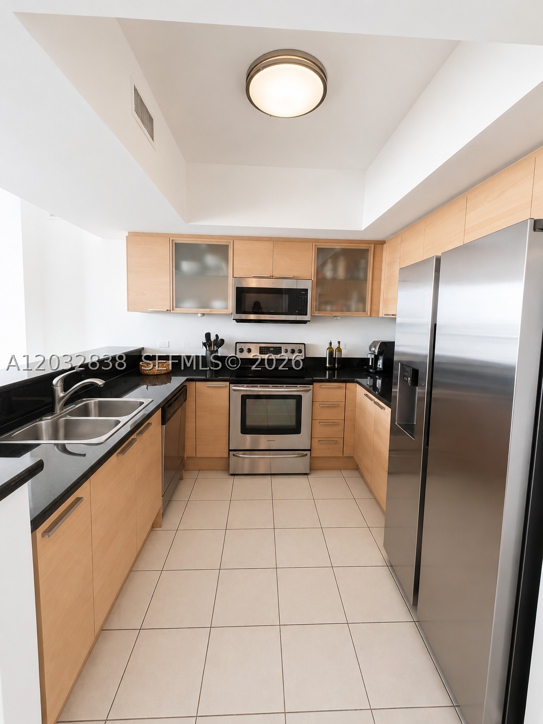 HOLLYWOOD STATION RES CON - Residential Lease