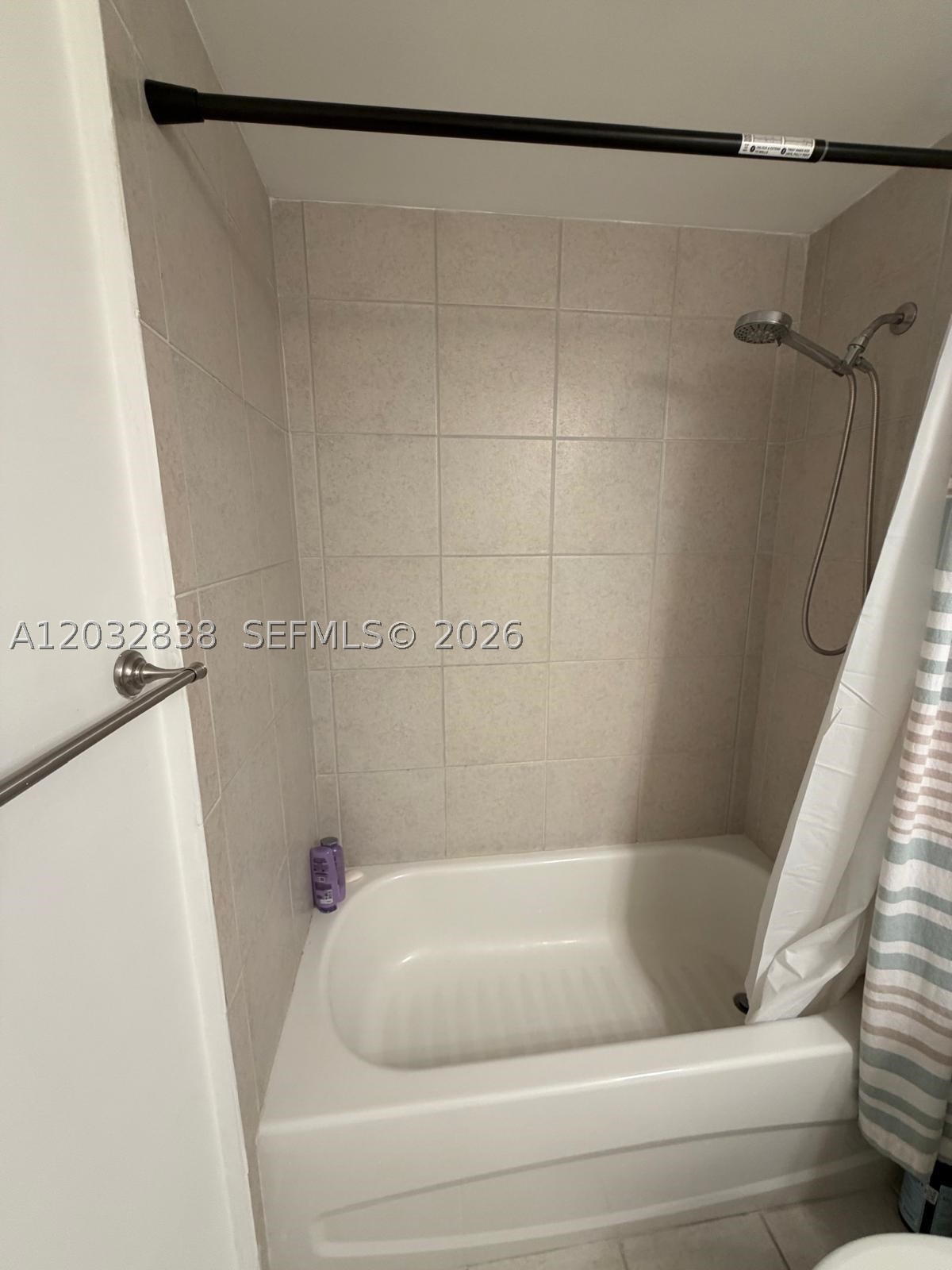 HOLLYWOOD STATION RES CON - Residential Lease