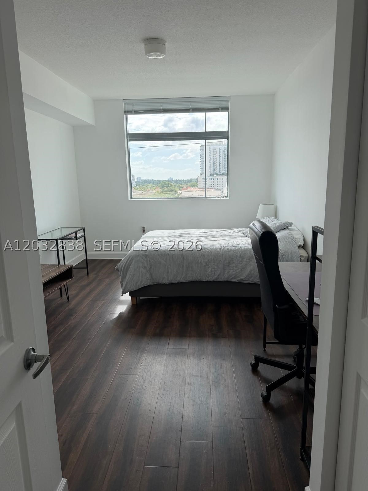 HOLLYWOOD STATION RES CON - Residential Lease