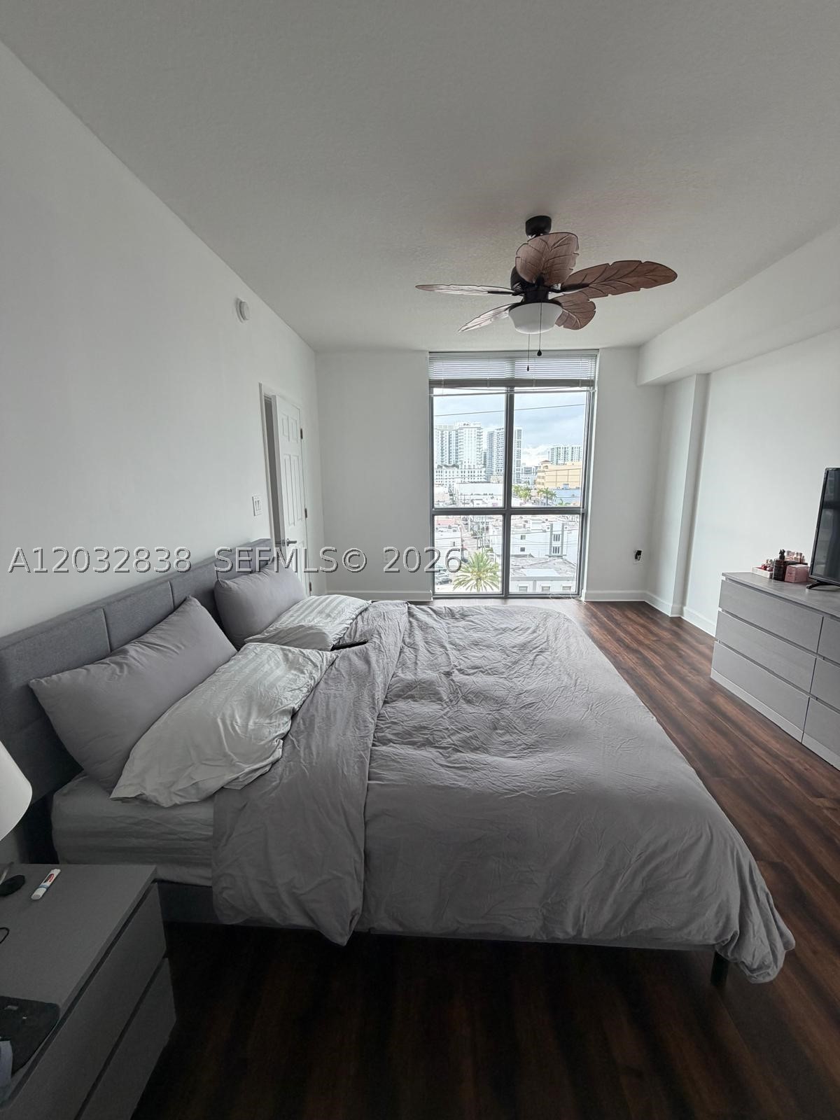 HOLLYWOOD STATION RES CON - Residential Lease
