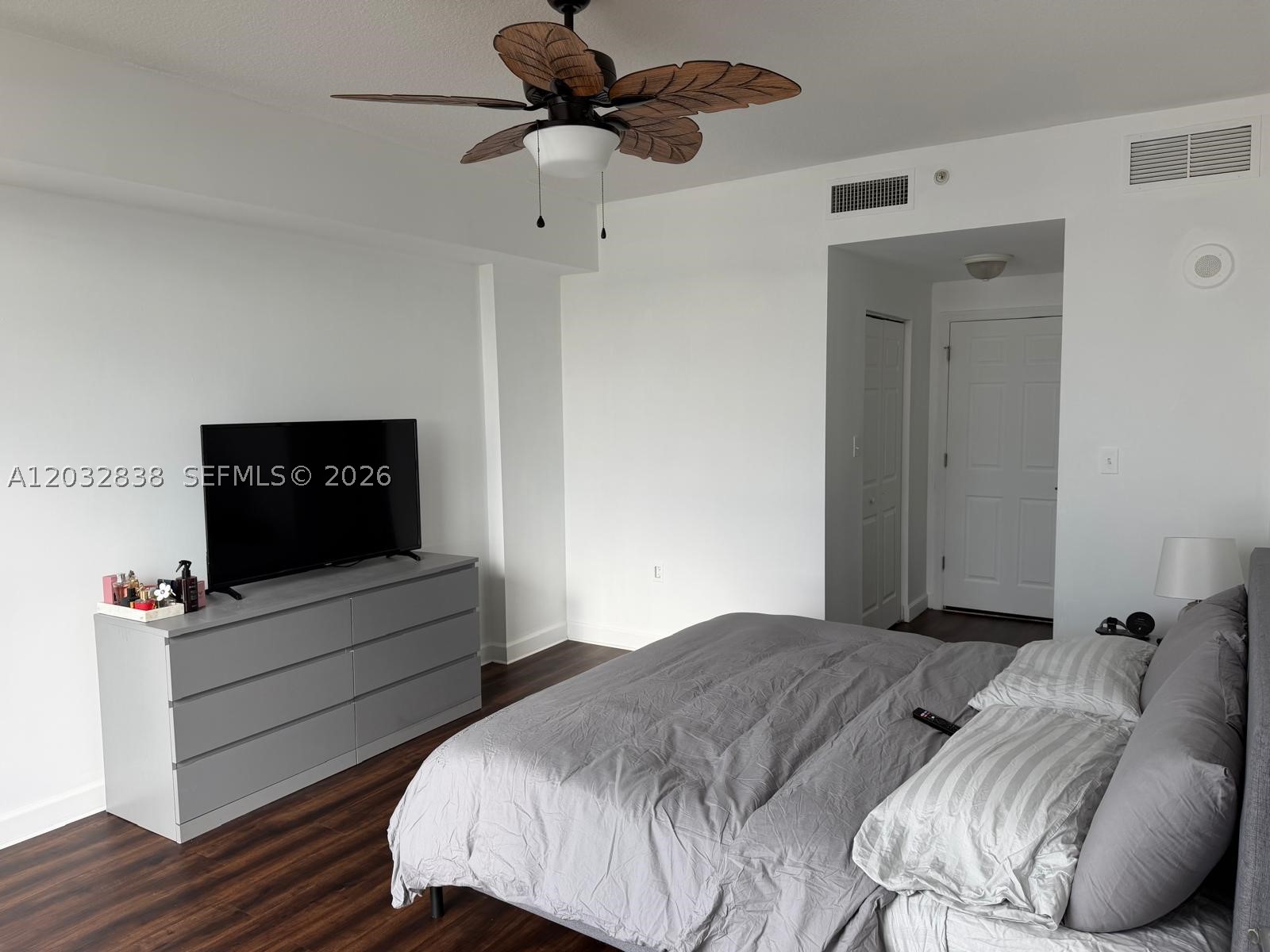 HOLLYWOOD STATION RES CON - Residential Lease