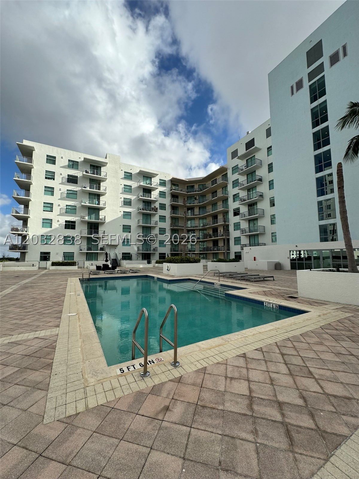 HOLLYWOOD STATION RES CON - Residential Lease
