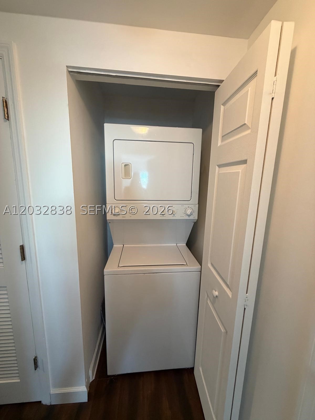 HOLLYWOOD STATION RES CON - Residential Lease