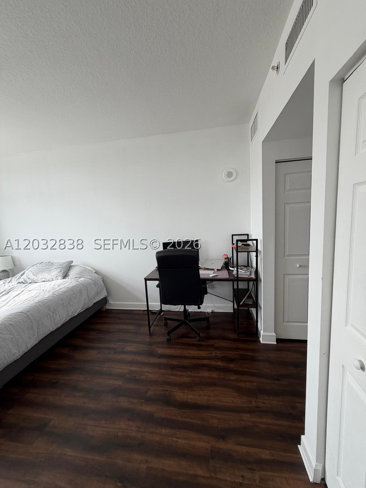 HOLLYWOOD STATION RES CON - Residential Lease