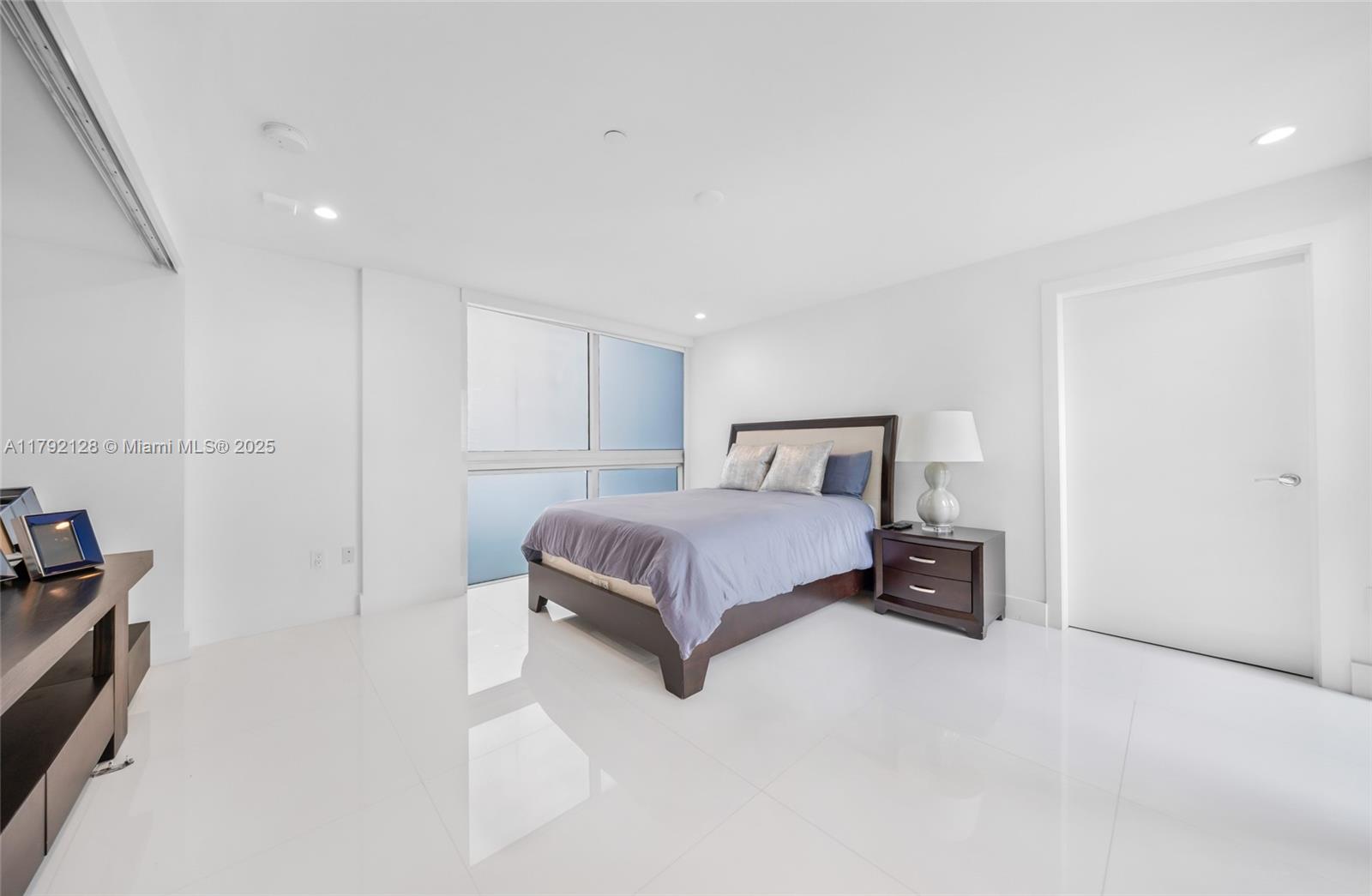 ARTECH RESIDENCES AT AVEN - Residential Lease