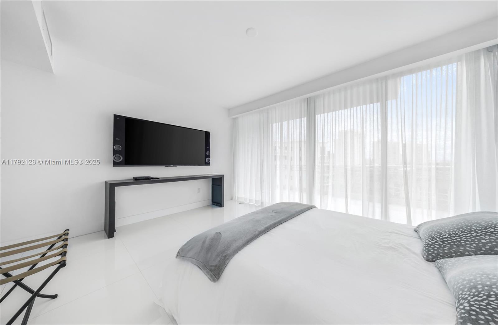 ARTECH RESIDENCES AT AVEN - Residential Lease
