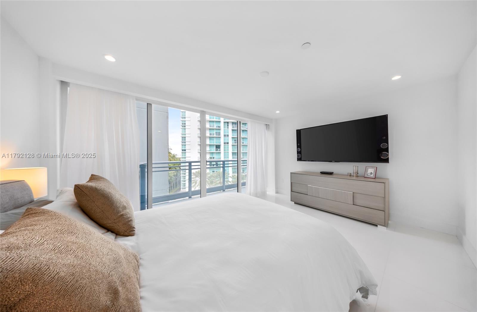 ARTECH RESIDENCES AT AVEN - Residential Lease
