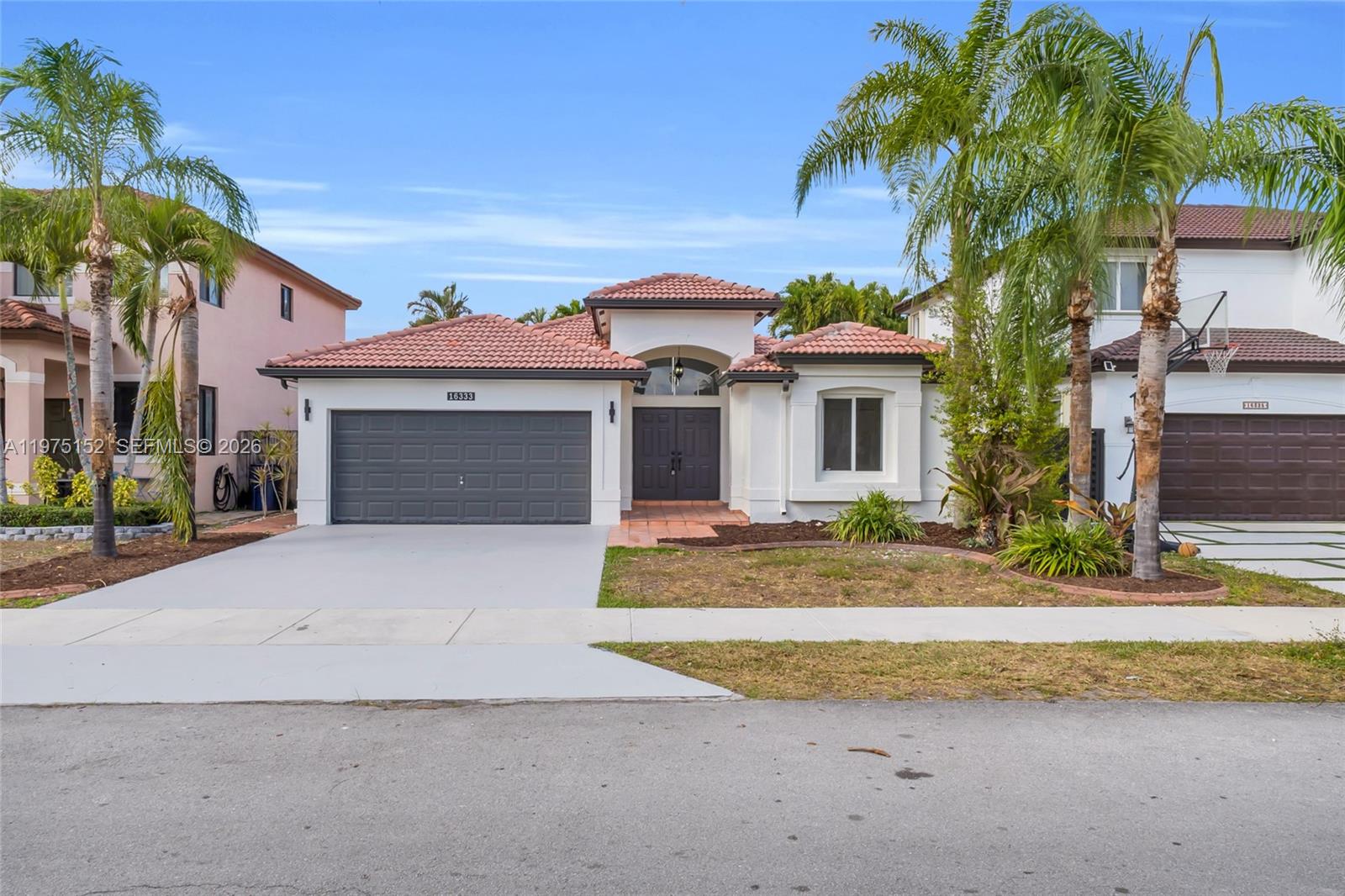 SUNSET LAKES ESTATES 1ST - Residential