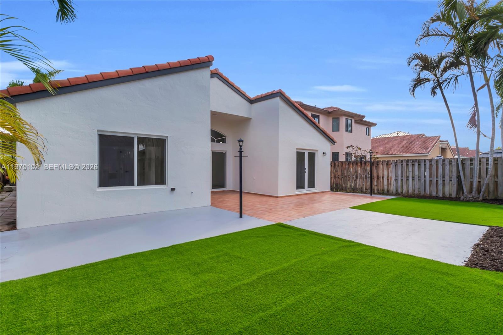 SUNSET LAKES ESTATES 1ST - Residential