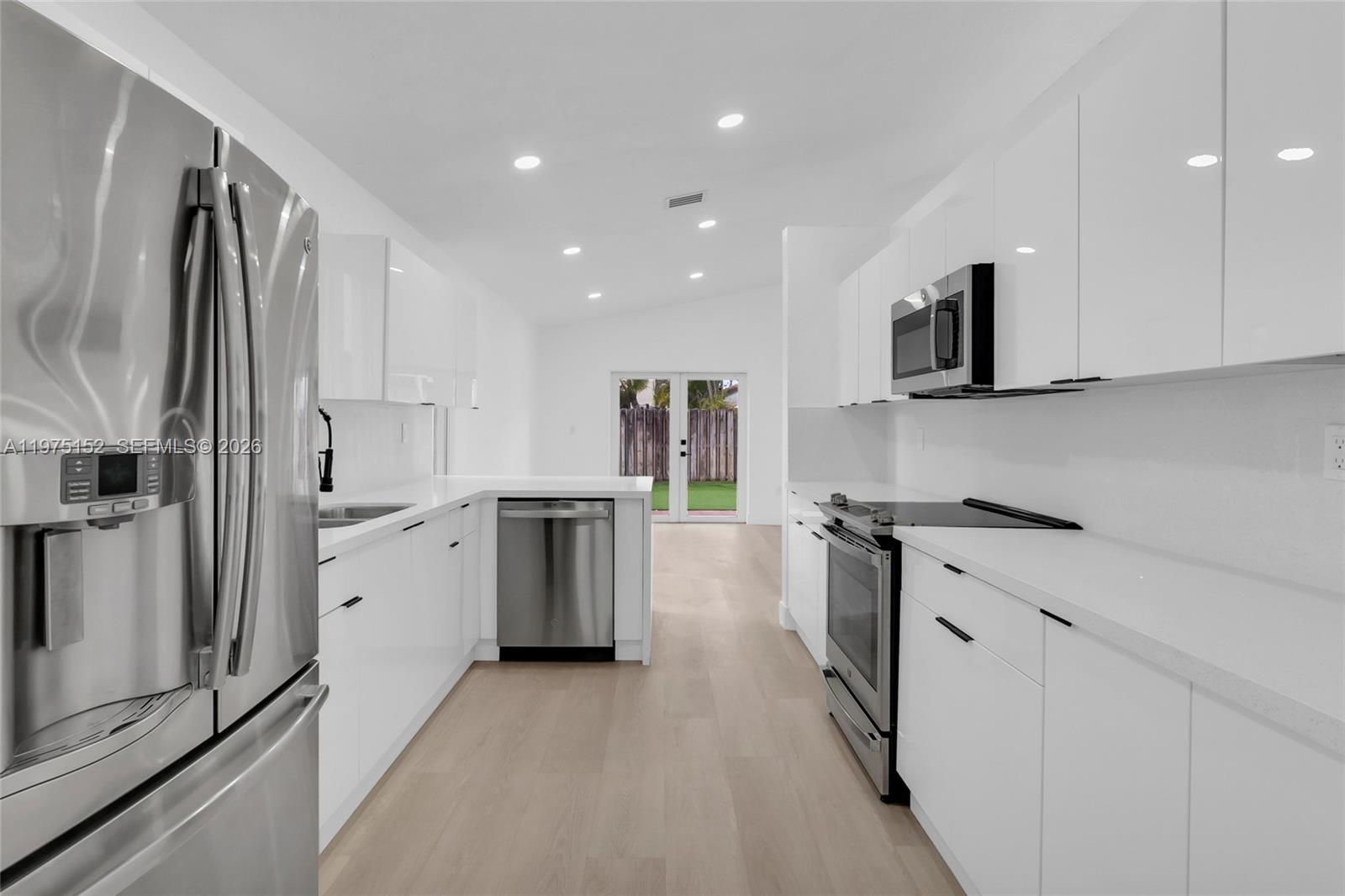 SUNSET LAKES ESTATES 1ST - Residential
