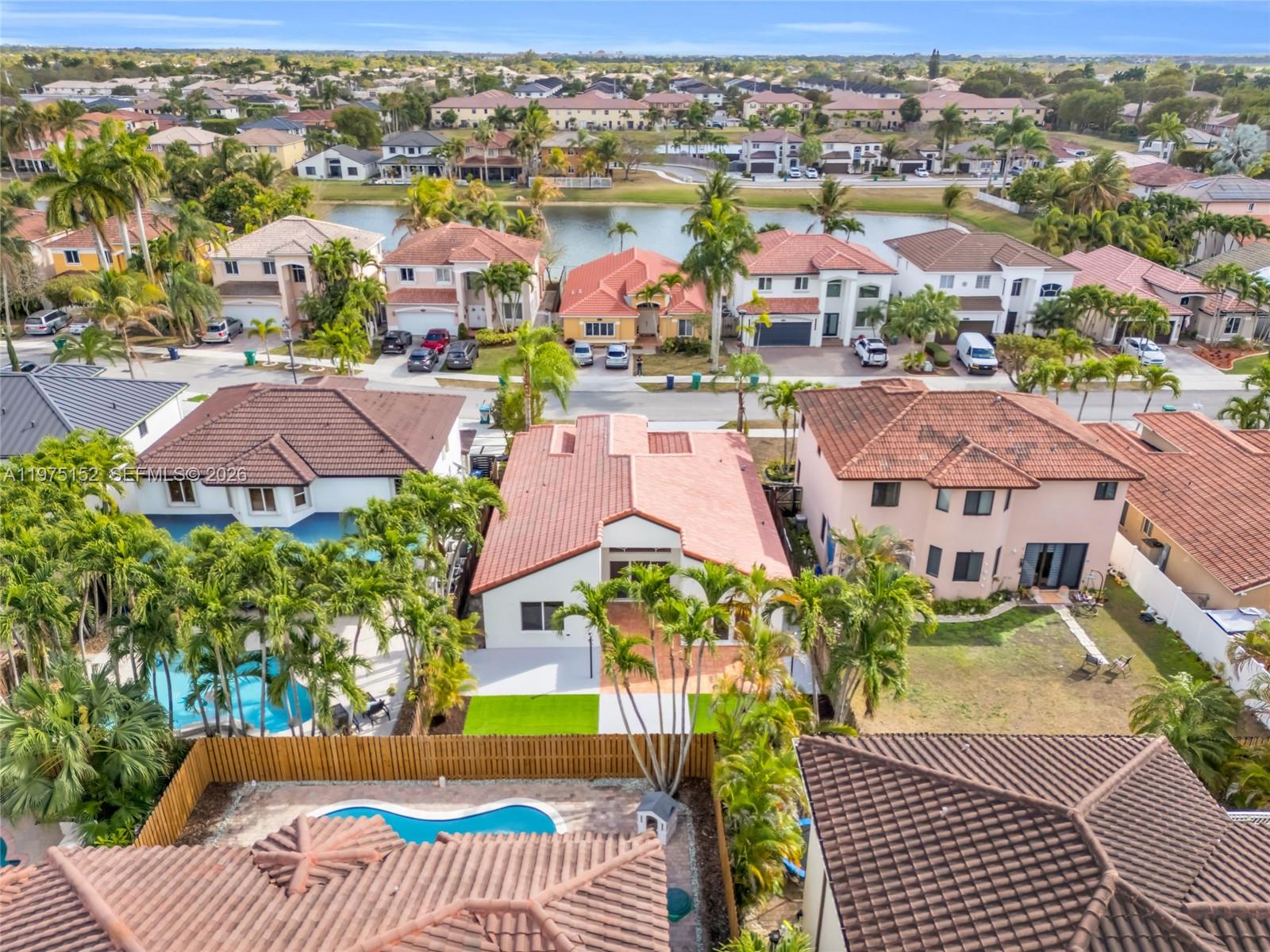 SUNSET LAKES ESTATES 1ST - Residential