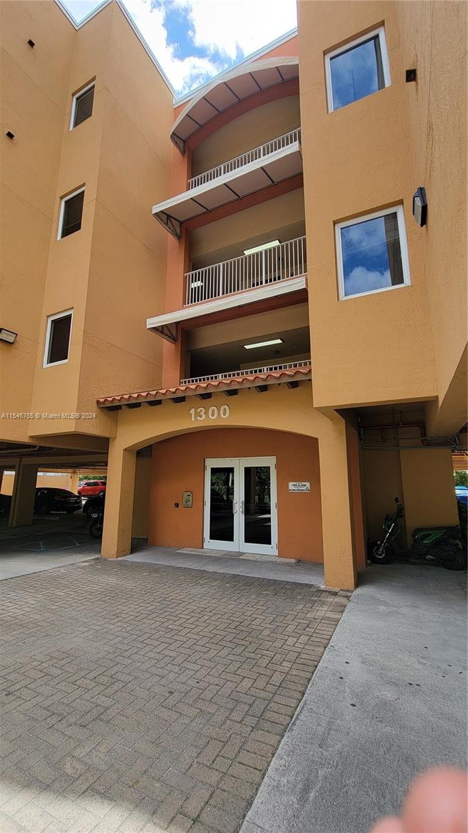 THE PALMS CONDO - Residential Lease