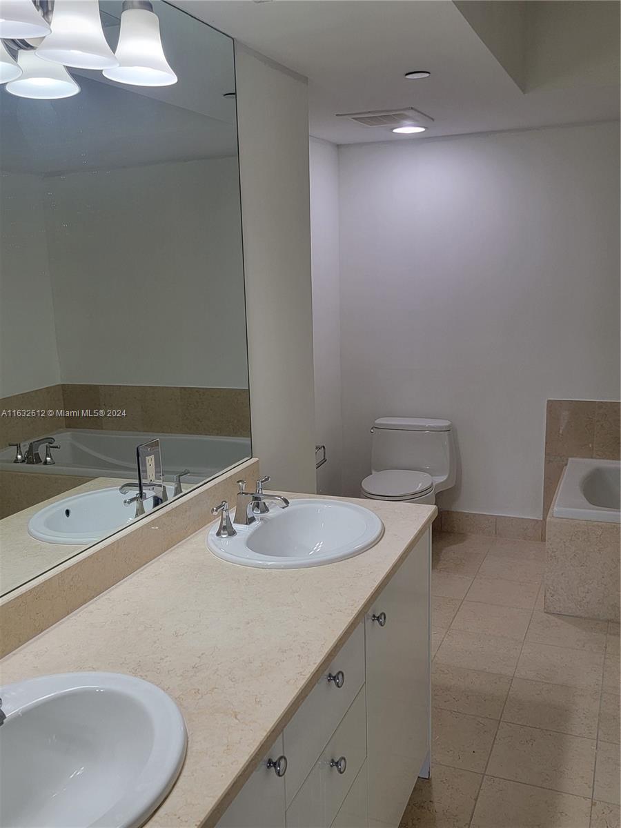 TURNBERRY VLG NO TOWER CO - Residential Lease