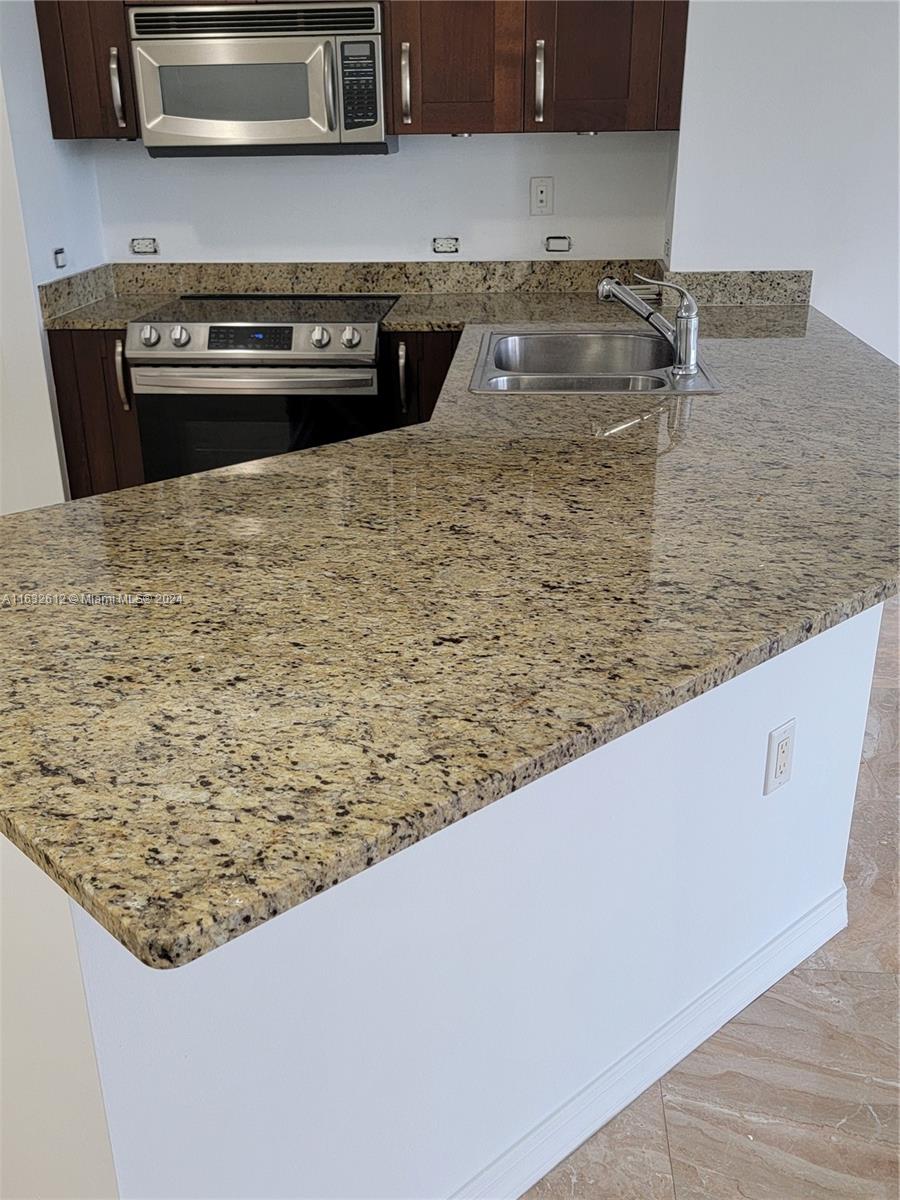 BEAUTIFUL APARTMENT 2 BEDS & 2 BATHS FACING THE LAKE & THE GOLF COURSE, JUST PAINTED ALL IN WHITE, BRAND NEW WASHER & DRYER. HOUSE OF WORSHIP IN THE BUILDING. AMAZING AMENITIES, PLEASE SEE PICS.