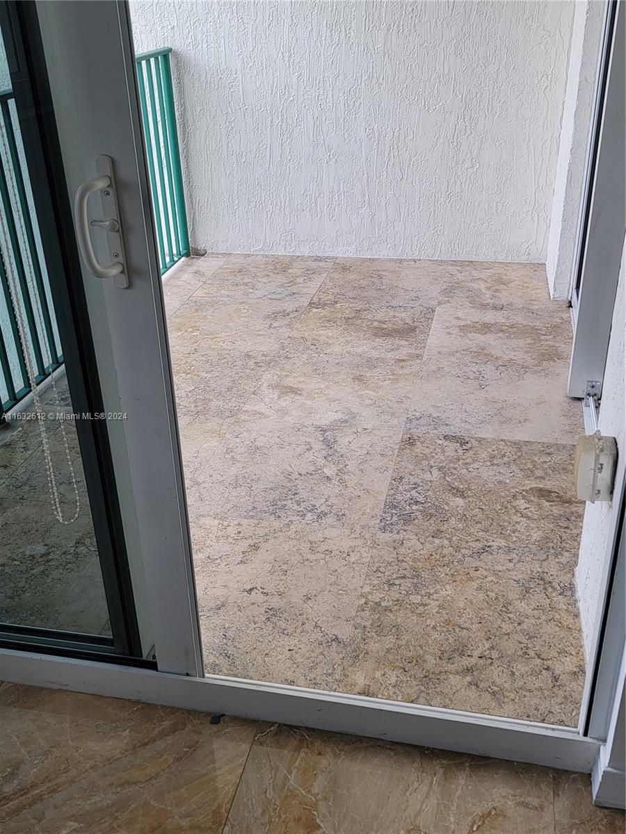 TURNBERRY VLG NO TOWER CO - Residential Lease