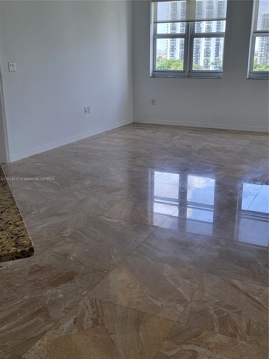 TURNBERRY VLG NO TOWER CO - Residential Lease