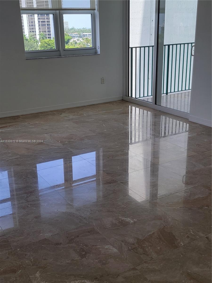 TURNBERRY VLG NO TOWER CO - Residential Lease