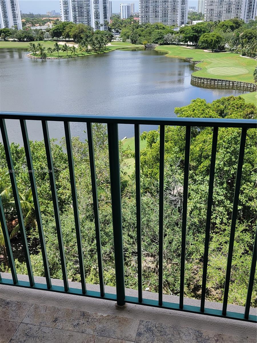 TURNBERRY VLG NO TOWER CO - Residential Lease