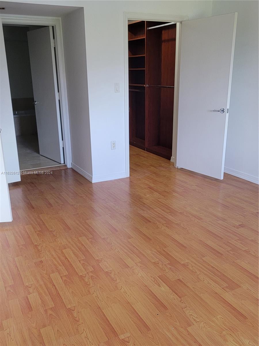 TURNBERRY VLG NO TOWER CO - Residential Lease