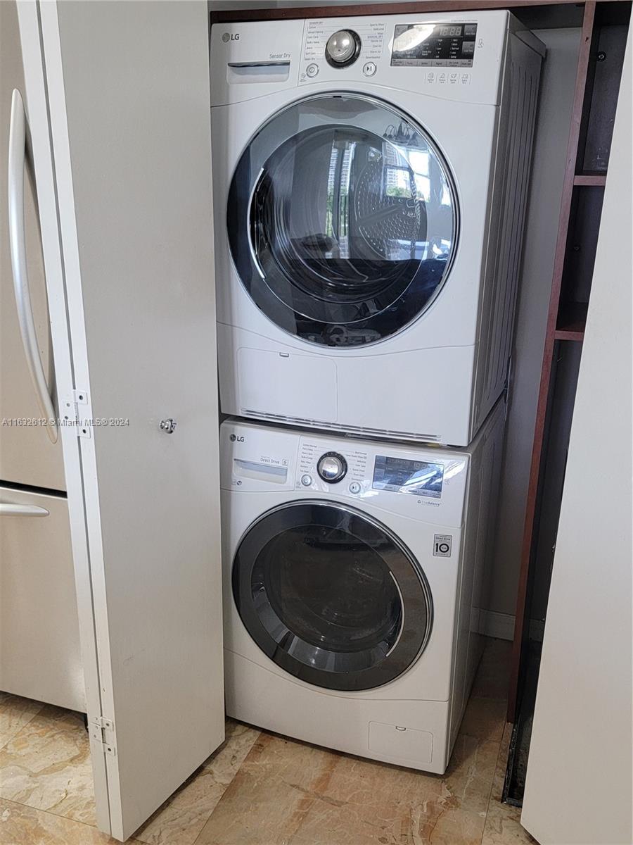 TURNBERRY VLG NO TOWER CO - Residential Lease