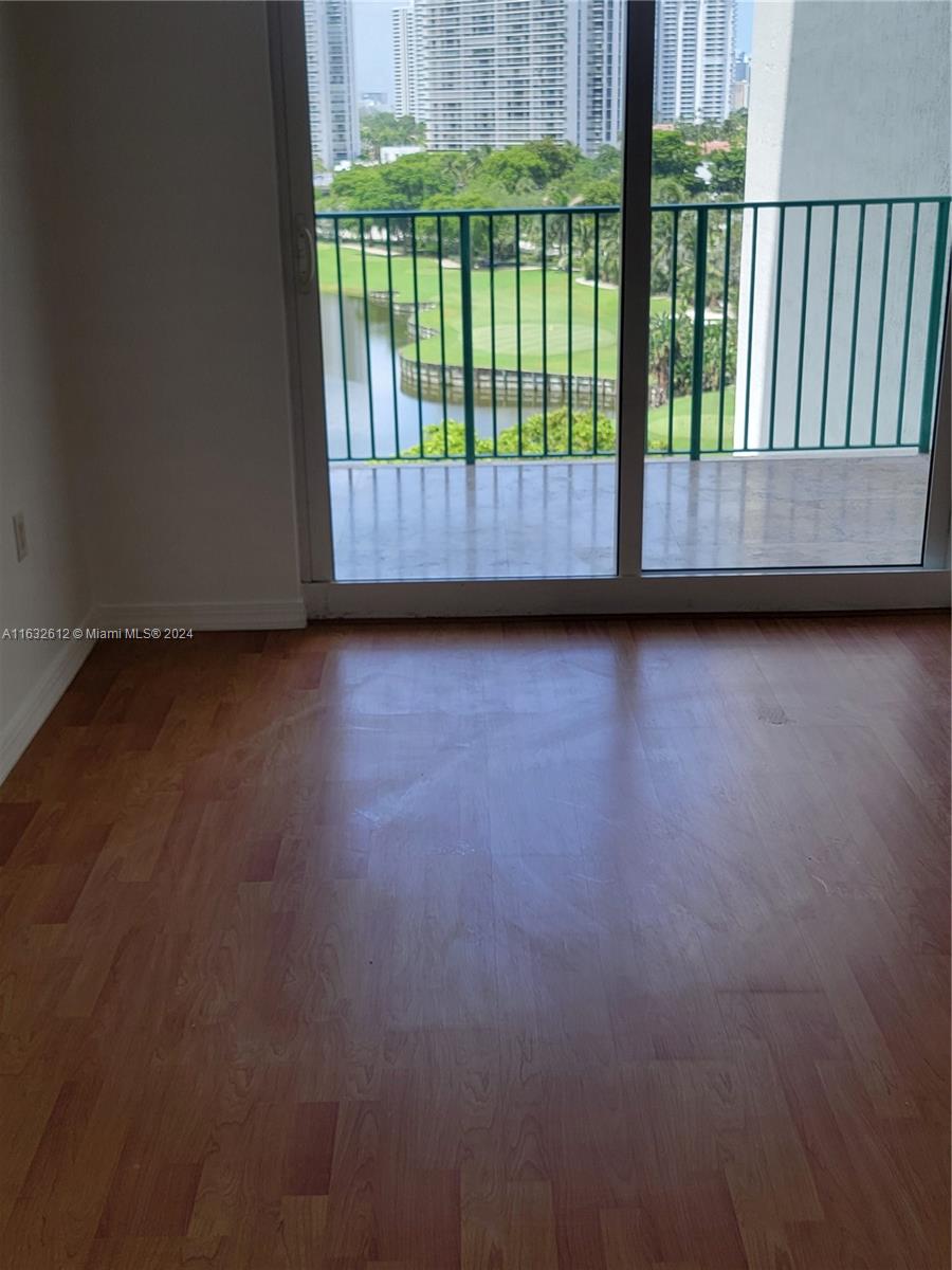 TURNBERRY VLG NO TOWER CO - Residential Lease