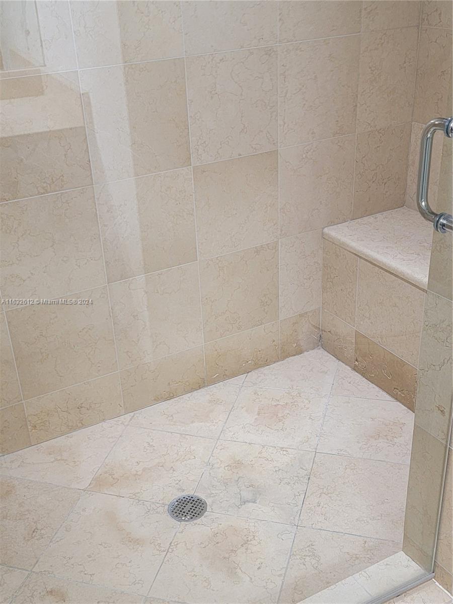 TURNBERRY VLG NO TOWER CO - Residential Lease