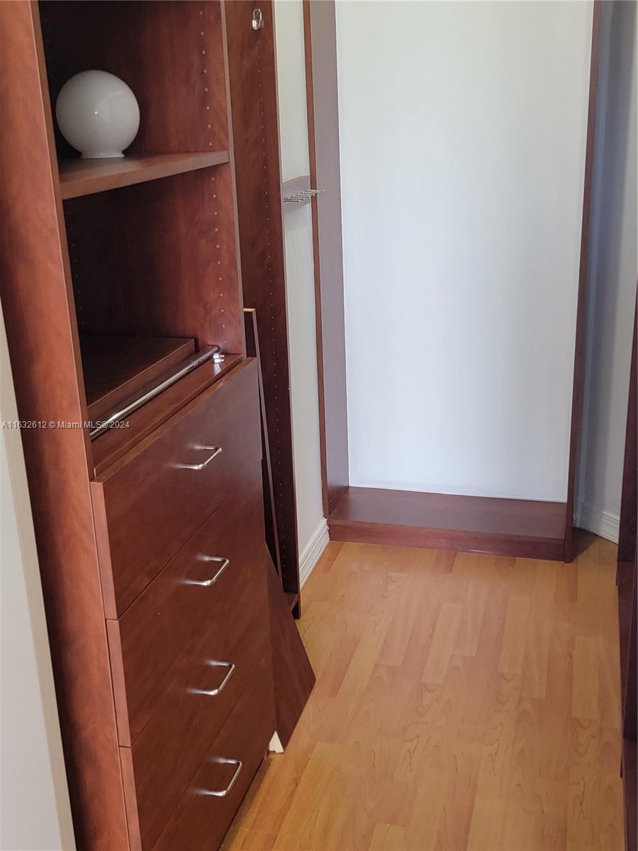 TURNBERRY VLG NO TOWER CO - Residential Lease