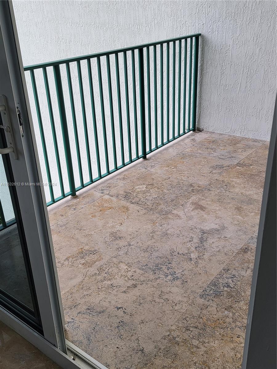 TURNBERRY VLG NO TOWER CO - Residential Lease