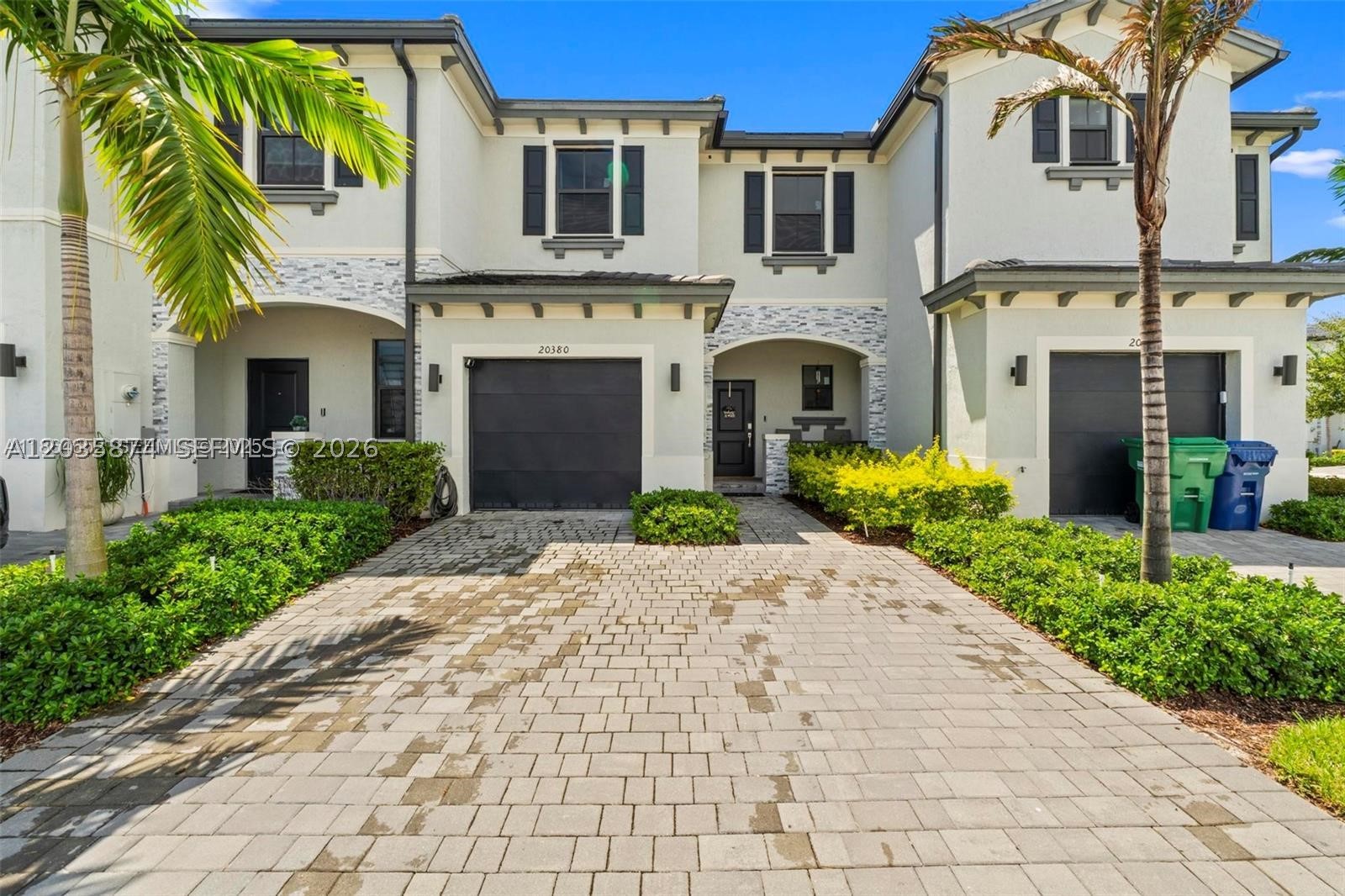 VISTA LAGO - Residential