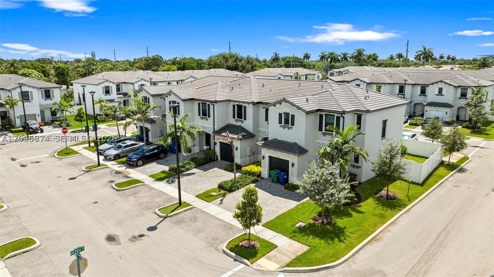 VISTA LAGO - Residential