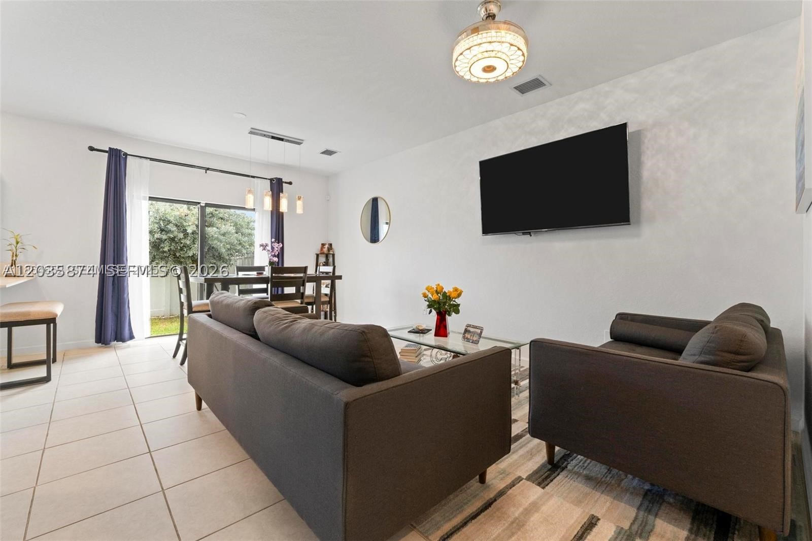 VISTA LAGO - Residential