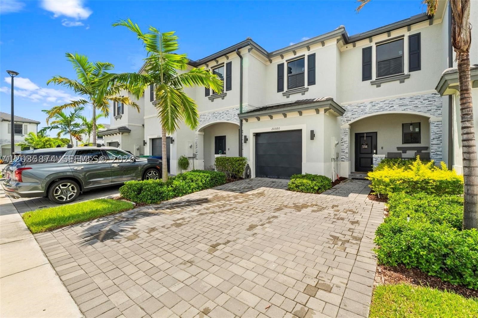 VISTA LAGO - Residential
