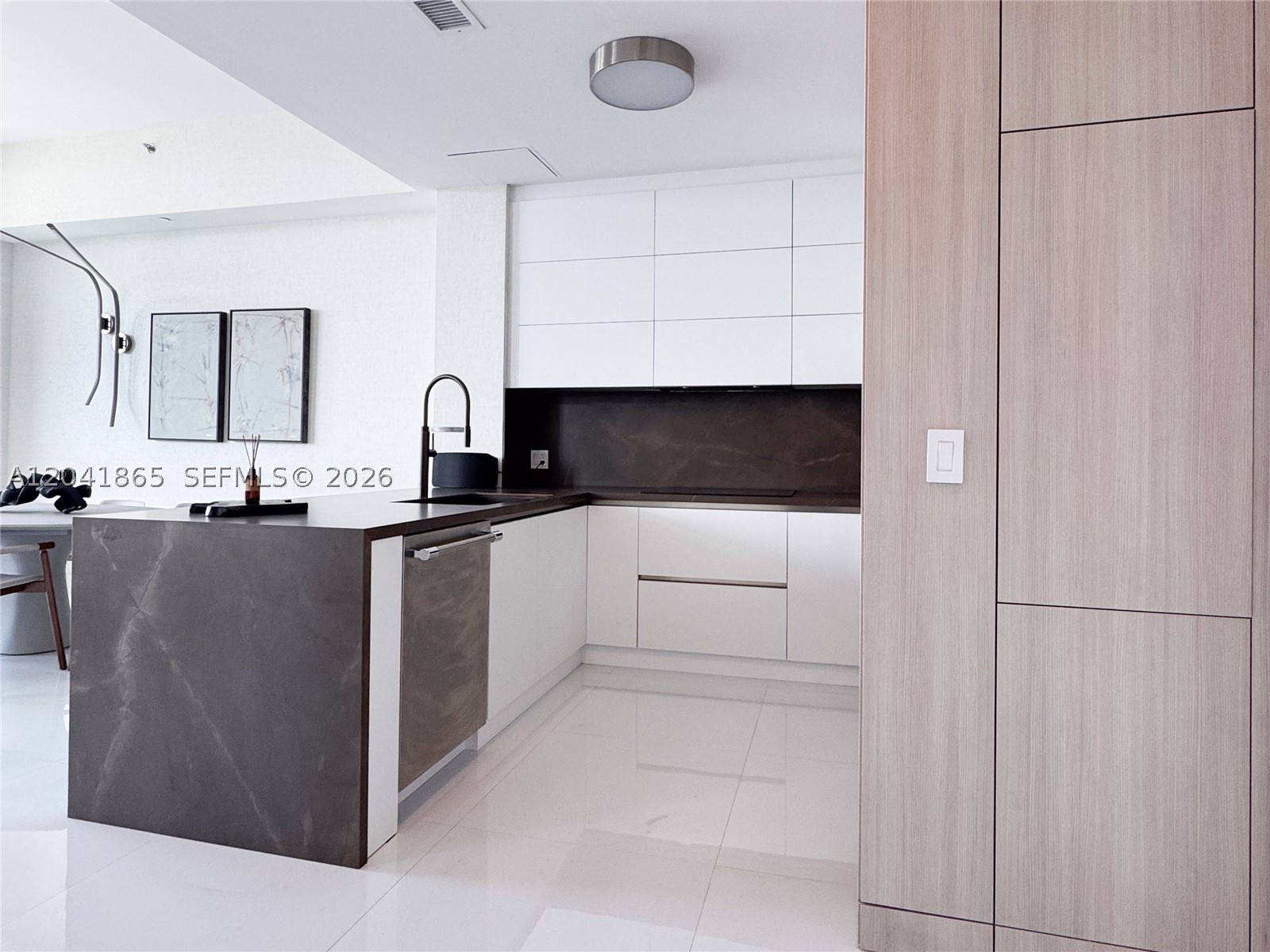 THE PLAZA 851 BRICKELL CO - Residential
