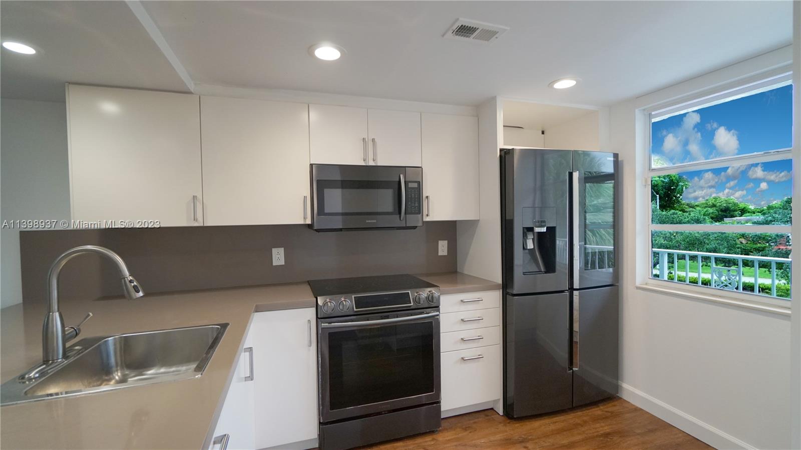 CONDO 27 OF WHITEHALL CON - Residential
