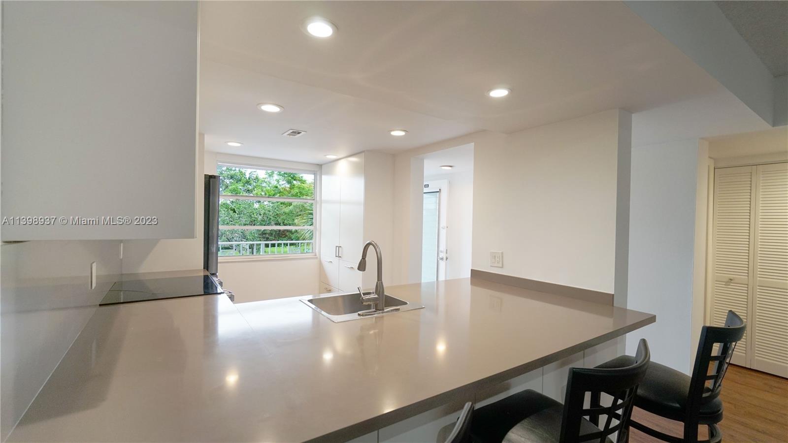 CONDO 27 OF WHITEHALL CON - Residential